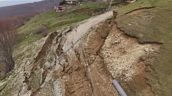 Samsun Ladik'te heyelan meydana geldi : Yollar kapandı , elektrikler gitti
