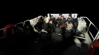 Kuşadası açıklarında göçmen operasyonu : 19 kişi yakalandı