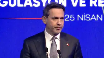 Bakan Bayraktar açıklamalarda bulunuyor