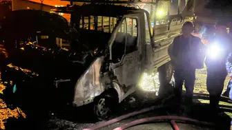 Çorum Alaca'da kamyonet yangını : Alevler ev ve araca da sıçradı