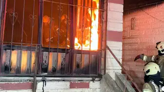 Avcılar’da korkutan bina yangını : Mahsur kalan 20 kişi kurtarıldı