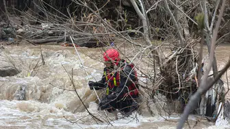 Hakkari Şemdinli'de dereye düşen çocuk aranıyor