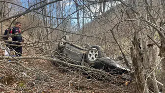 Tokat'ta otomobil şarampole uçtu : 2 kişi yaralandı
