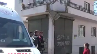Aydın’da korkutan balkon çökmesi : 5 metre yükseklikten düşen 2 kişi ağır yaralandı