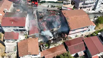 Sarıyer'de yangın : Gecekondu kullanılamaz hale geldi