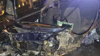 Afyonkarahisar’da feci kaza : Köprü bariyerlerine çarparak parçalanan otomobilin sürücüsü öldü