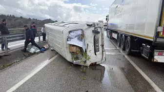 Kastamonu D100'de minibüs devrildi : 1 yaralı