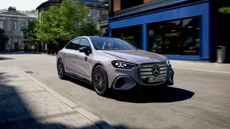 Yeni elektrikli Mercedes C-Serisi tanıtıldı : 762 km menzil ve 39 inçlik dev ekranla geliyor