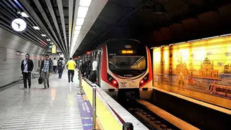 Kadıköy metrosunda intihar girişimi : Vatandaşlar raylara atlayarak faciayı önledi