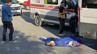 Karabük'te yola atlayan 3 yaşındaki çocuk, servis aracının altında can verdi