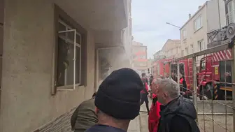 Gelibolu’da bir binanın giriş katında yangın çıktı