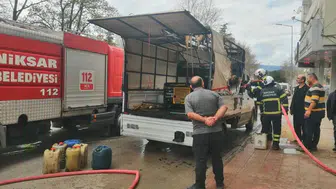 Tokat'ta yangın paniği : Jeneratörden kıvılcım çıktı , kamyon yandı