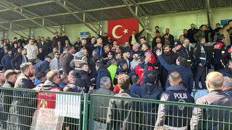 Trabzon 1. Amatör Küme Play-Off maçında tribün kavgası : Polis müdahale etti