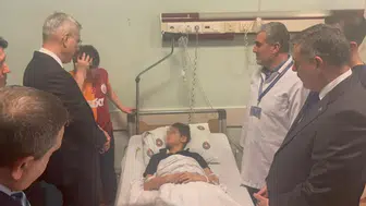 Bakanlar, saldırıda yaralanan öğrencileri ziyaret etti