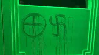 İsveç'te bir camiye saldırı : Duvara gamalı haç çizildi