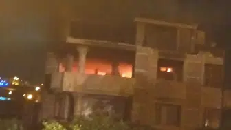 Hatay Samandağ'da yangın : Metruk bina alev alev