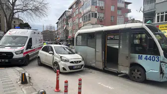 Maltepe'de minibüs araca çarptı