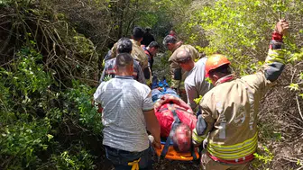 Hatay'da bir şahıs uçurumdan düşüp yaralandı
