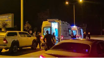 Antalya'da otomobil ile motosikletin çarpışması sonucu 2 kişi yaralandı