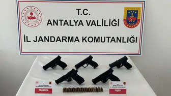 Antalya'da kaçak silah operasyonu : 5 ruhsatsız tabanca ele geçirildi