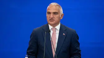 Bakan Ersoy , Fuadname Hat ve Ebru Sergisi'nin açılışına katıldı