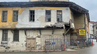 Samsun Bafra'da tarihi yapıların çökme tehlikesi mahalleyi ayağa kaldırdı