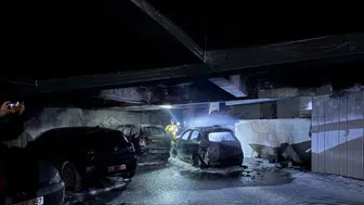 Hastane otoparkında otomobil alev topuna döndü