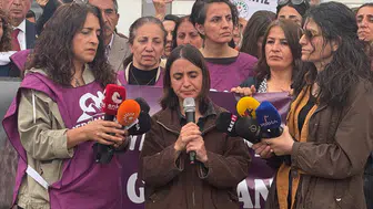 Gülistan Doku'nun ailesinden Tunceli Adliyesi önünde basın açıklaması