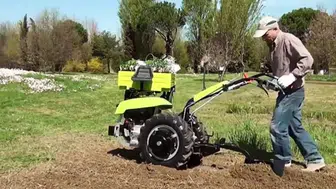 Kastamonu'da çiftçi bacaklarını çapa makinesine kaptırdı