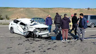 Ankara’da feci kaza : Tıra arkadan çarpan otomobil taklalar attı, sürücü ağır yaralandı!