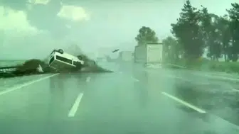 Adana’da panelvan araç takla attı : Yaralılar hastaneye kaldırıldı