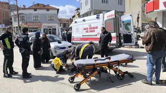 Afyonkarahisar'da feci kaza ! Karşıya geçmek isterken otomobil çarptı , ağır yaralandı