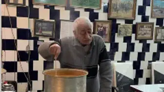 Fakir fukaranın babası Hasan amca kimdir, kaç yaşında ve dükkanı nerede?