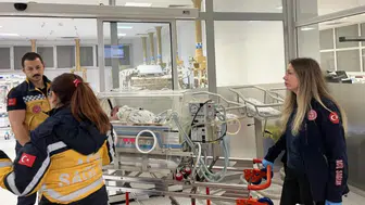 Çanakkale'de 54 günlük bebek, uçak ambulansla Ankara'ya sevk edildi