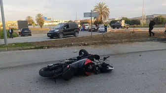 Manavgat'ta kaza : 2 yaralı 20 metre ileriye fırlayıp toprak zemine düştü