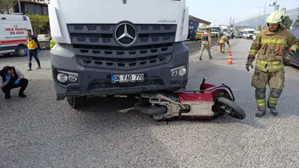 Hatay'da kamyonun altında kalan motosiklet sürücüsü ezilerek öldü