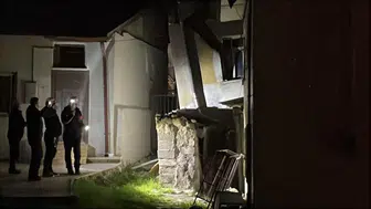 Sivas'ta 2 katlı evin bodrum katı çöktü : Ev yan yattı