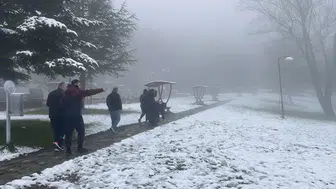 Bolu'da kar sürprizi : Lapa lapa kar yağdı , tatilciler akın etti