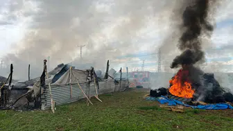 Çorum'da ağıl yandı : 150 saman balyası kullanılamaz halde