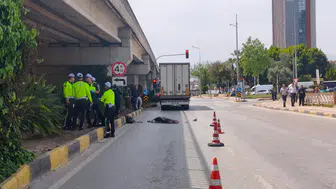 Antalya'da tırın altında kalan kadın hayatını kaybetti