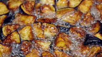 Patlıcan kızartmasında gizli formül: Sadece 1 damlası tüm yağı çekiyor!