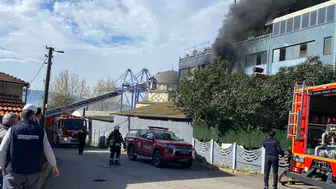 Kocaeli'de yangın : Plastik ve promosyon fabrikası alev alev