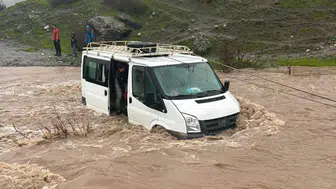 Siirt'te acı olay : Kalp krizi geçiren kadın selde mahsur kalarak hayatını kaybetti