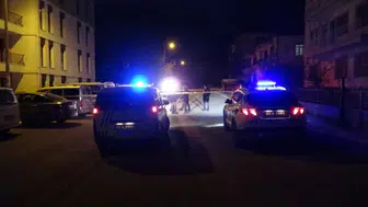 Malatya'da bir kişi, evinin önünde silahlı saldırıya uğradı