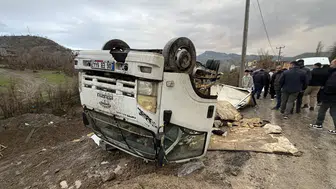 Şırnak'ta yayaya çarpan kamyonet devrildi : 2 yaralı