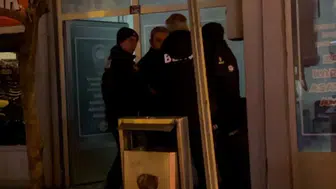 Bolu'da sokak ortasında eşiyle kavga eden alkollü şahıs gözaltına alındı