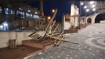 Hakkari Ulu Camii'de saldırı : Kent mobilyaları tahrip edildi