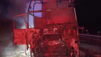 Samsun'da yangın : Seyir halindeki tır alev alev