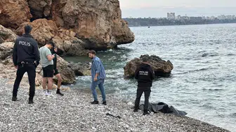 Antalya konyaaltı'da denize giren şahıs boğuldu