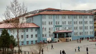 Bilecik'te okul tuvaletinde tabanca ve tehdit notu bulundu